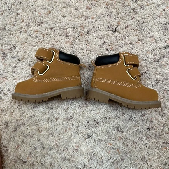 Baby/toddler size 2 wonder nation boots. - Picture 3 of 5